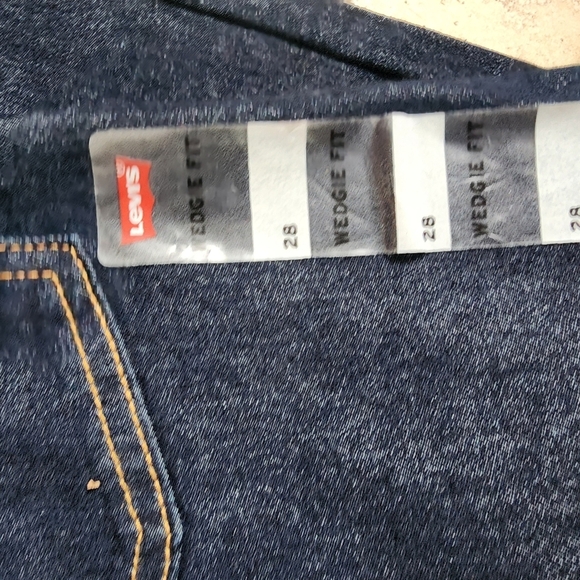 Levi's Wedgie Fit Jeans - Picture 3 of 4
